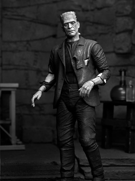 Frankenstein'S Bride - Ultimate Monsters (B&W) - Universal Monsters 7" Scale Action Figure - Buy Online Only